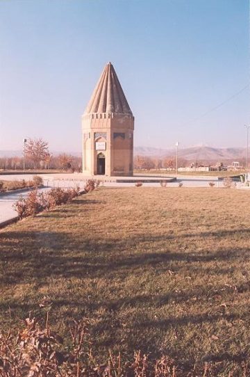 استان ها-استان مرکزی-تویسرکان-بارگاه حیقوق نبی-1384
