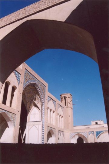 استان ها-اصفهان-کاشان-مدرسه آقابزرگ-مهر 1384
